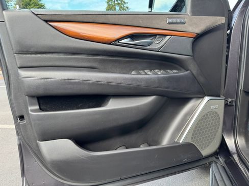 Used 2018 Cadillac Escalade ESV Premium Luxury image 39