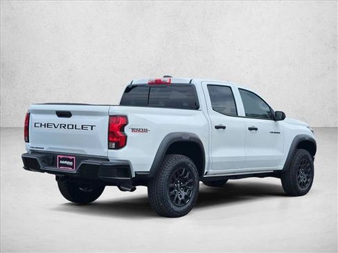 New 2026 Chevrolet Colorado Trail Boss w/ LPO, Hood Decal Package AWD/4WD image 2