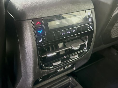 Used 2023 Jeep Grand Cherokee L Limited AWD/4WD image 28