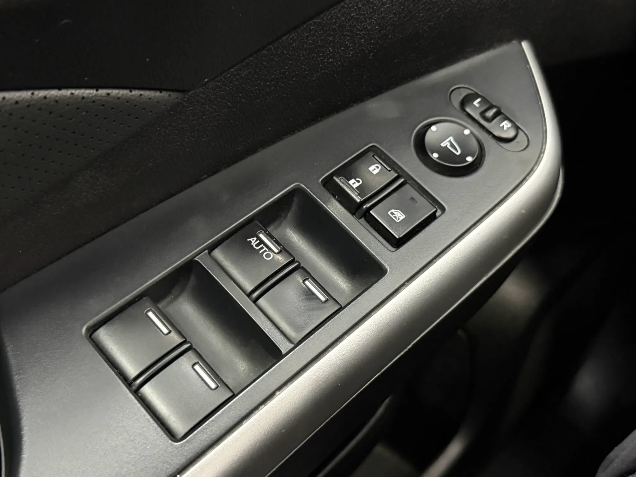 Used 2015 Honda CR-V Touring image 21
