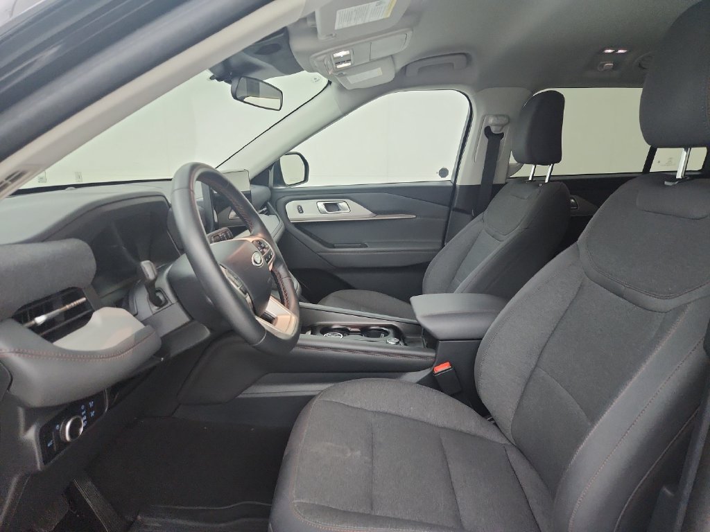 Used 2025 Ford Explorer Active AWD/4WD image 20