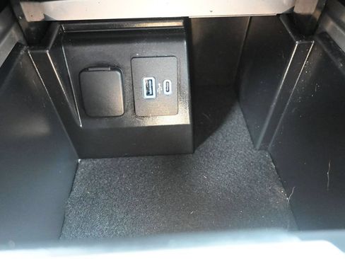 Used 2024 Ford Explorer Limited w/ Equipment Group 301A AWD/4WD image 22
