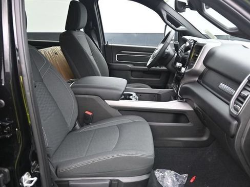 New 2026 RAM 2500 Big Horn AWD/4WD image 17
