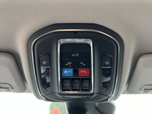 Used 2023 Jeep Grand Cherokee L Limited w/ Luxury Tech Group II image 27