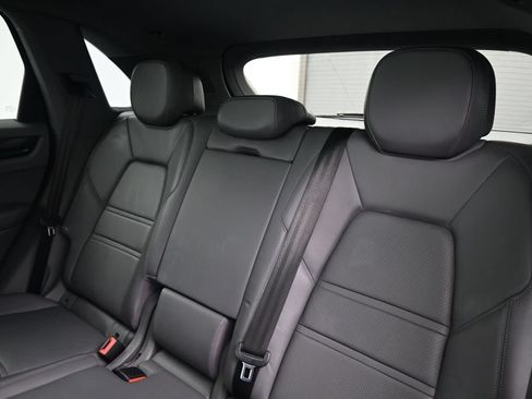 Certified 2020 Porsche Cayenne AWD/4WD image 6