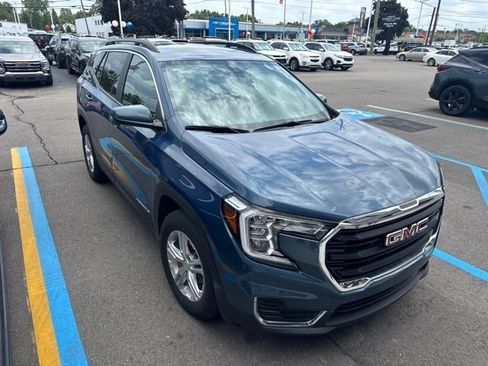 Used 2024 GMC Terrain SLE w/ Driver Convenience Package AWD/4WD image 2