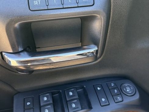 Used 2018 Chevrolet Silverado 1500 High Country image 15