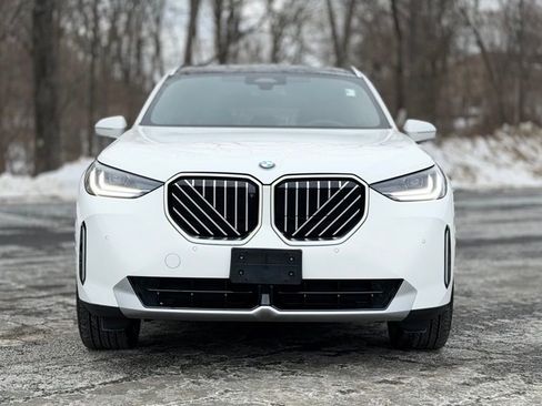 Certified 2025 BMW X3 xDrive30i w/ Premium Package image 9