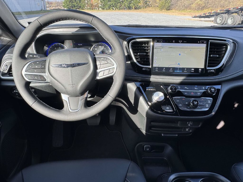 New 2026 Chrysler Pacifica Select FWD image 16