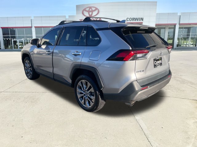 Used 2019 Toyota RAV4 Limited w/ Cold Weather Package FWD image 3