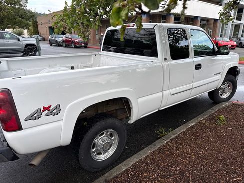 Used 2003 Chevrolet Silverado 2500 LS w/ Skid Plate Package AWD/4WD image 4