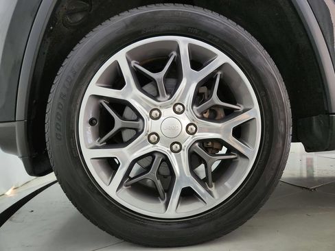 Used 2019 Jeep Grand Cherokee Limited AWD/4WD image 38