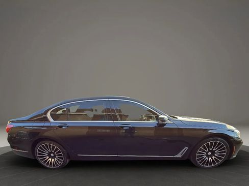 Used 2016 BMW 740i image 4