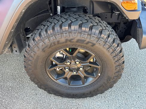 Used 2025 Jeep Wrangler Willys image 11