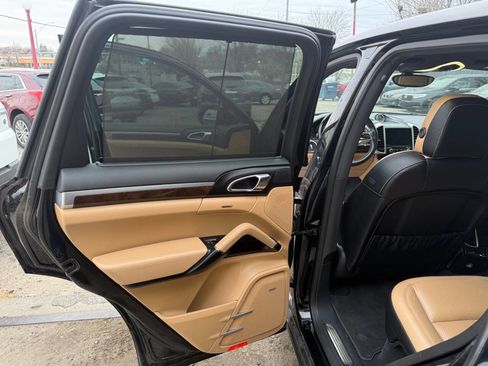 Used 2018 Porsche Cayenne Platinum Edition image 12