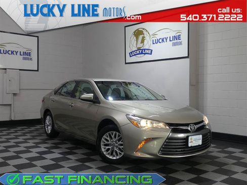Used 2017 Toyota Camry LE FWD image 1