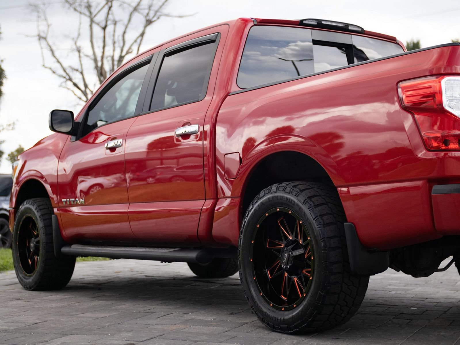 Used 2021 Nissan Titan SV w/ SV Convenience Package RWD image 9