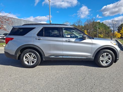 Used 2020 Ford Explorer XLT w/ Class III Trailer Tow Package image 8