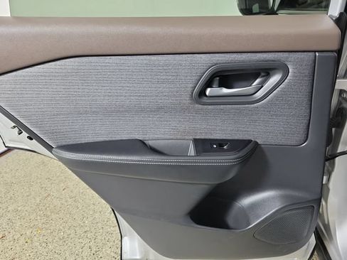 Used 2021 Nissan Rogue SV AWD/4WD image 14