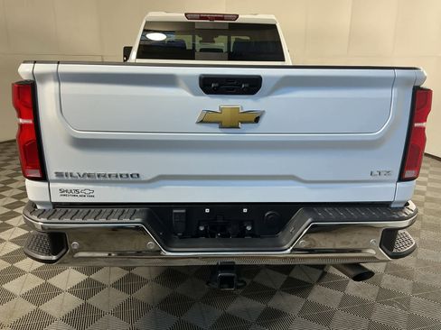 Used 2024 Chevrolet Silverado 2500 LTZ w/ LTZ Convenience Package image 8