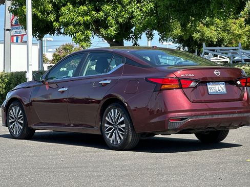 Certified 2024 Nissan Altima 2.5 SV FWD image 6