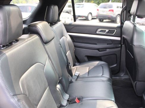 Used 2016 Ford Explorer XLT w/ Equipment Group 202A AWD/4WD image 19