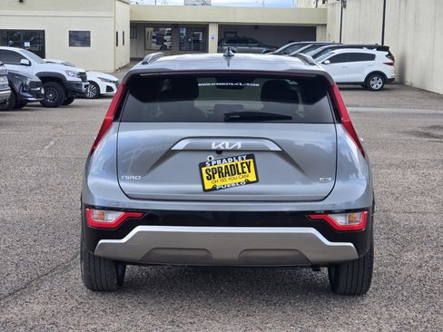 Used 2024 Kia Niro EX Touring FWD image 4