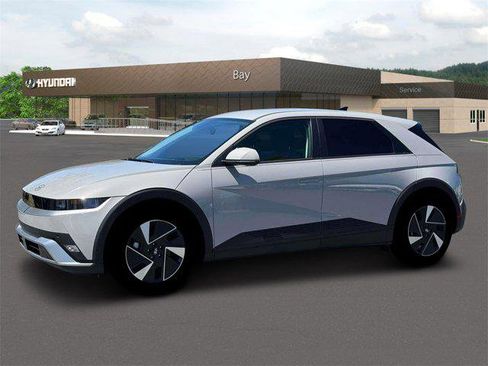 New 2025 Hyundai Ioniq 5 SE image 2