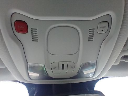 Used 2022 Jeep Renegade Limited image 25