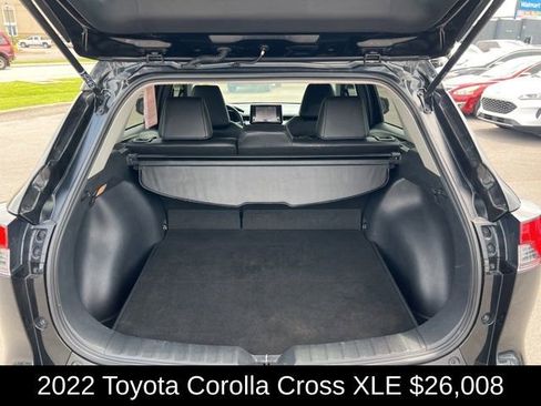 Used 2022 Toyota Corolla Cross XLE image 9