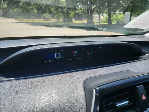 Used 2016 Toyota Prius Four Touring FWD image 17