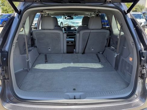 Used 2019 Toyota Highlander XLE AWD/4WD image 32