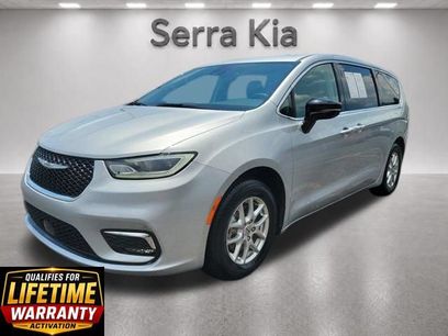 Used 2024 Chrysler Pacifica Touring-L