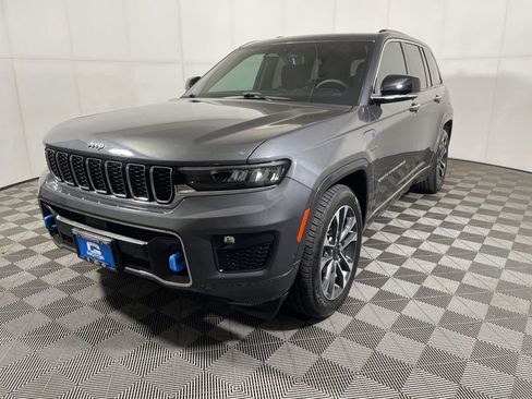 Used 2022 Jeep Grand Cherokee Overland w/ Luxury Tech Group IV AWD/4WD image 4