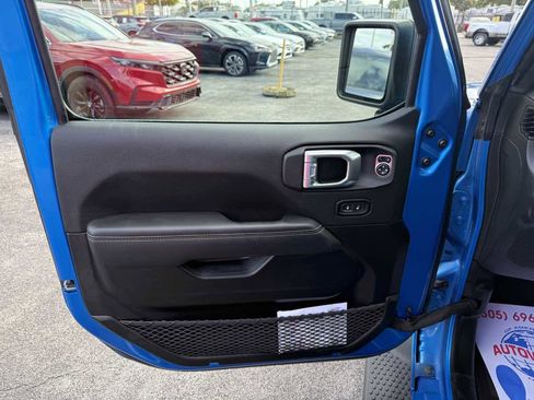 Used 2022 Jeep Wrangler Unlimited Sahara 4xe image 13