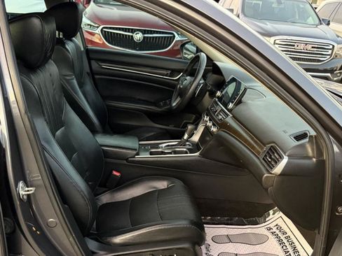 Used 2018 Honda Accord Touring image 13