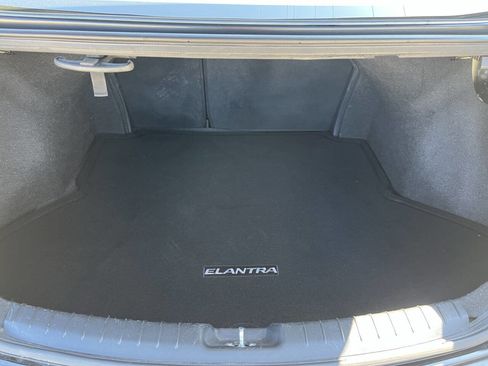 Used 2017 Hyundai Elantra SE w/ Cargo Package image 26