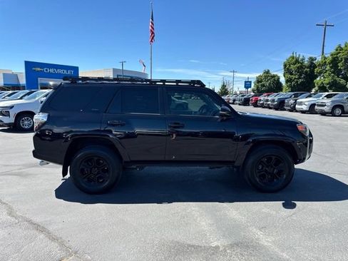 Used 2022 Toyota 4Runner SR5 Premium w/ Moonroof Package AWD/4WD image 8