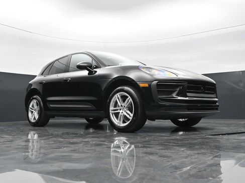 Certified 2024 Porsche Macan AWD/4WD image 41