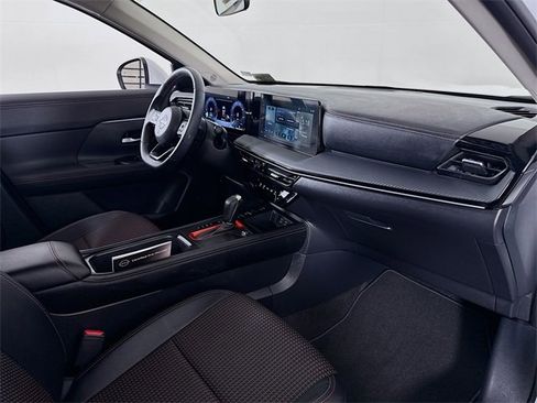 Certified 2025 Nissan Kicks SR image 26