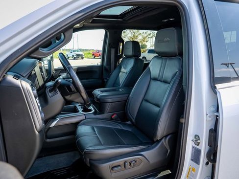 Used 2022 Chevrolet Silverado 2500 High Country w/ Technology Package image 22