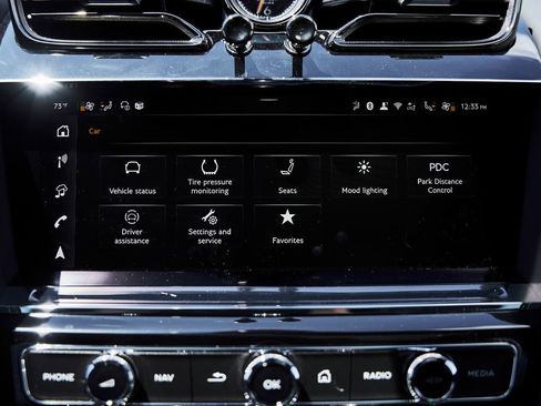 Used 2025 Bentley Bentayga AWD/4WD image 82