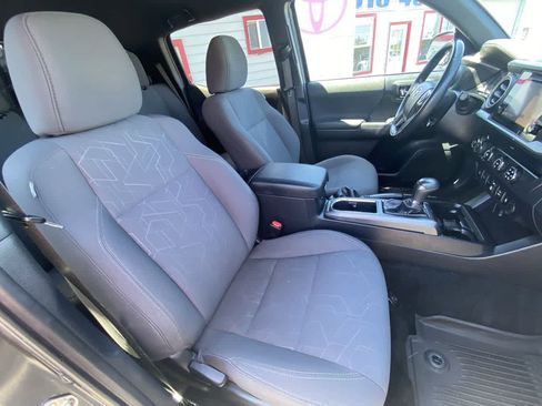 Used 2019 Toyota Tacoma TRD Off-Road w/ Technology Package AWD/4WD image 24