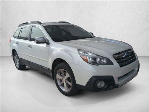 Used 2013 Subaru Outback 2.5i Limited w/ Special Appearance Pkg image 3