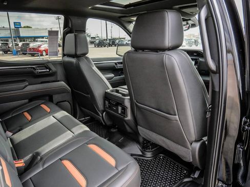 Used 2025 GMC Sierra 1500 AT4 w/ Technology Package AWD/4WD image 23