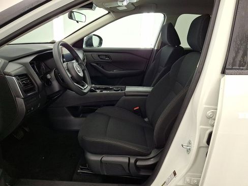 Used 2024 Nissan Rogue S AWD/4WD image 3