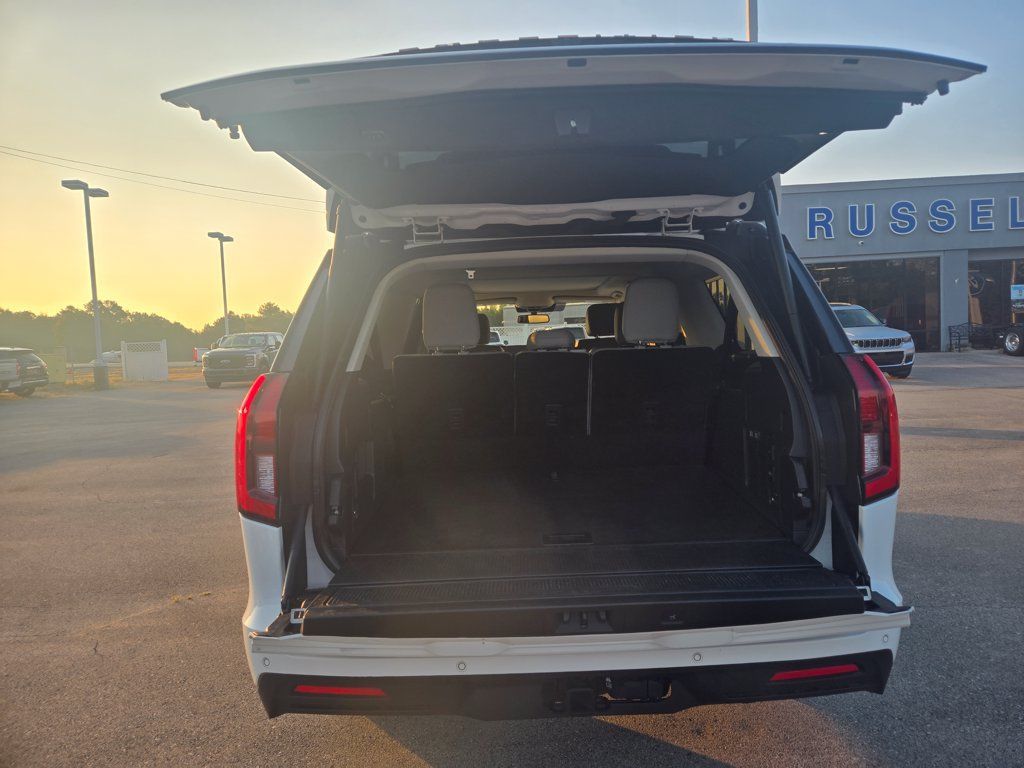 Used 2025 Ford Expedition Max Active RWD image 5