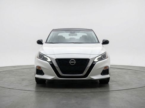 Used 2025 Nissan Altima 2.5 SV FWD image 2