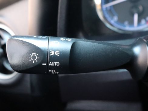 Used 2018 Toyota Corolla LE FWD image 31