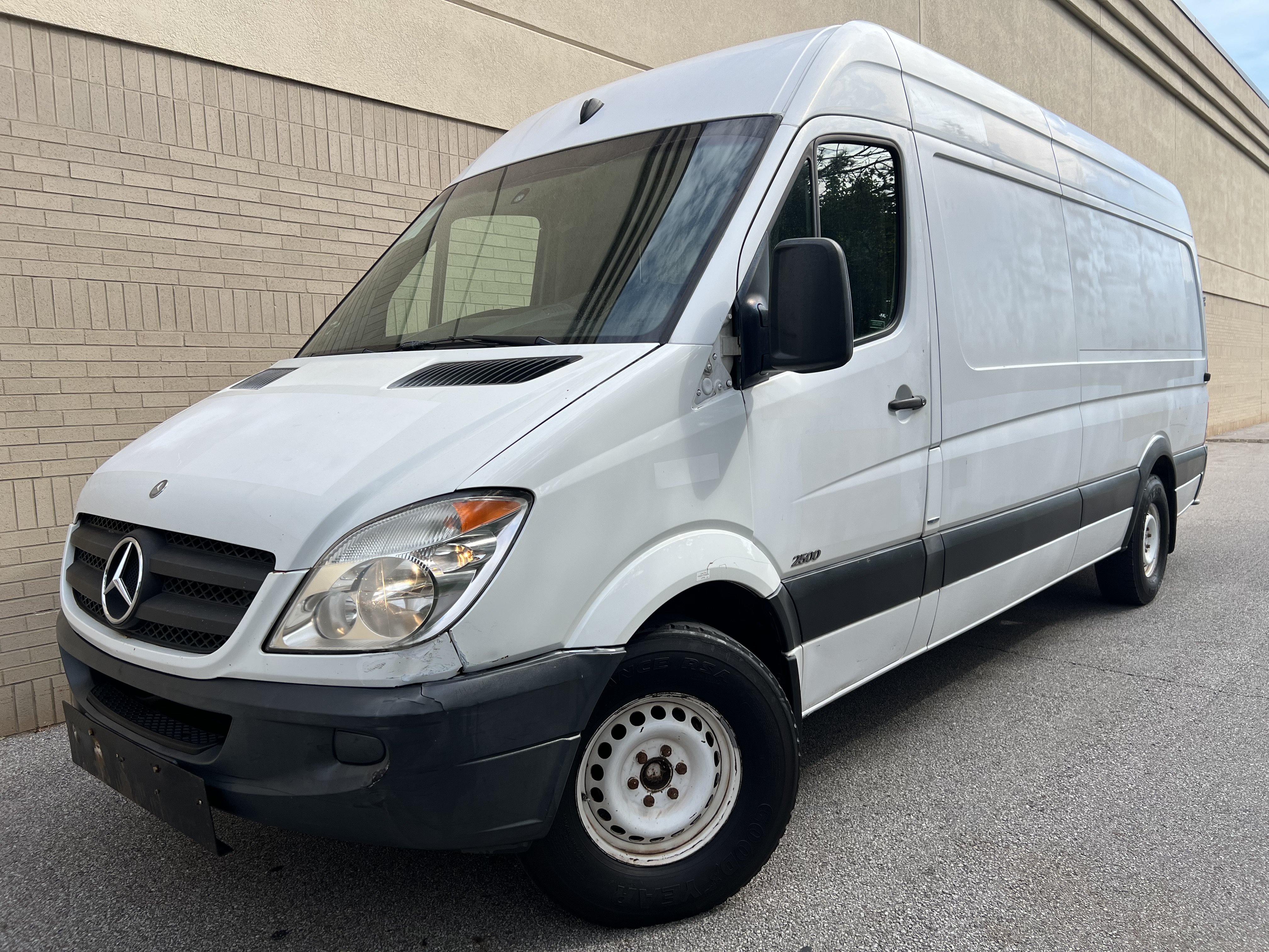 Used 2011 Mercedes-Benz Sprinter 2500 image 1